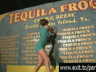 Пиян disco проститутките мигане в публичен видео