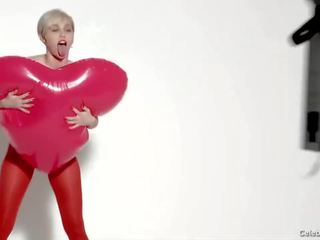 Miley cyrus frontaal naakt en ondeugend video-