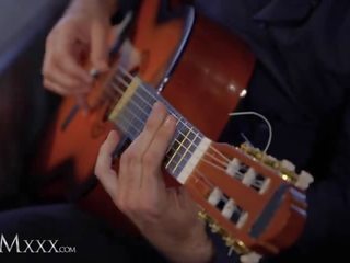 Momxxx guitar مدرس يعطي desiring جبهة مورو جنيفر ل mendez كبير تجميل الوجه