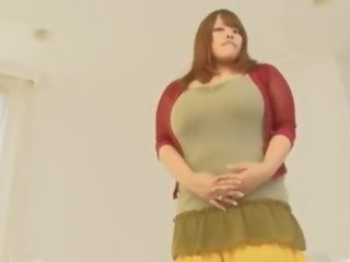 Tłusta azjatyckie dziewczyna z duży cycki
