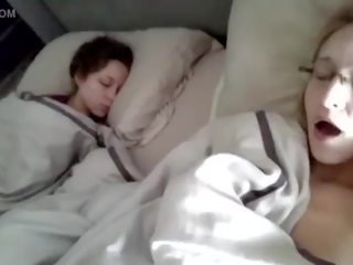 Sexy grand nichons ado fille risque masturber suivant à sommeil sis sur came - fuckcam69.com