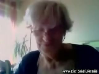 55 vjet i vjetër gjysh tregon të saj i madh cica në kamera video