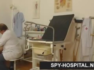 Rubato nascosto camma video di ginecologo esame