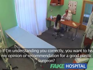 Fakehospital doktor seksuelt settene patients fears til resten det henne pupper