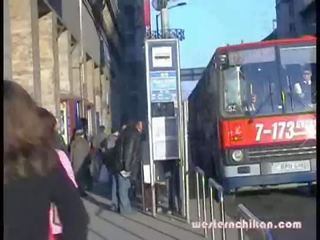 E bukur gjoksmadhe flokëverdhë gjinj grabbed bythë ledhatim në autobuz pjesa 1