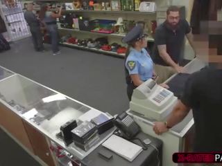 לטינית ו - חם משטרה אישה מקבל מזוין על ידי shawn ב שלו משרד