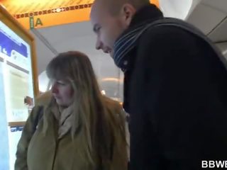 He bangs her fat pussy from behind