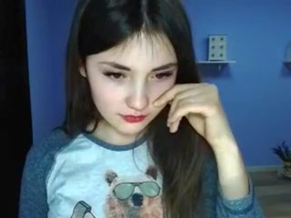 Kasandra Mils gets wet and horny on SexyChatCam.com