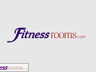 Fitness zimmer pert zierlich teenager fitnesscenter mädchen mit klein titten