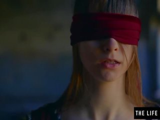 Egyenes diáklány van bekötött szemmel által leszbikus előtt ő orgazmus felnőtt film klippek
