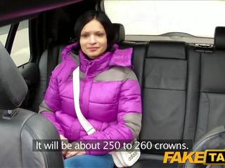 Faketaxi mustanahaline juuksed hottie sperma edasi tissid