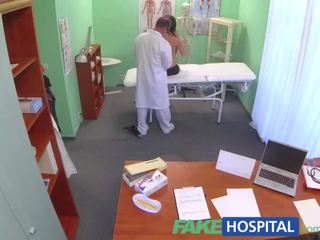 Fakehospital सजीव enticing रोगी seeks और seduces डॉक्टरों दस्ता